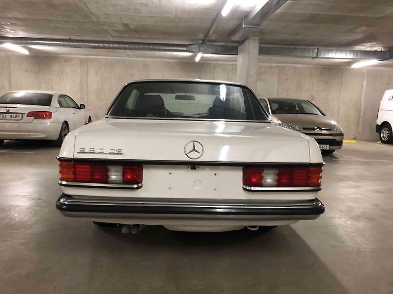 Mercedes-Benz 280 (1980) - fotka 4 z 9