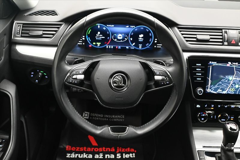 Škoda Superb 1,4 TSI iV 160KW DSG Ambition - fotka 18 z 31