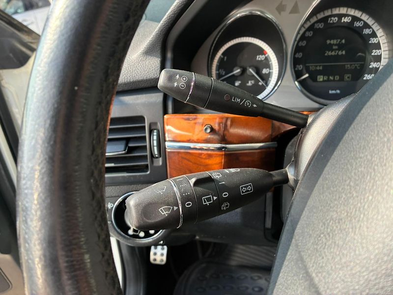 Mercedes-Benz GLK (2009) 220CDi, 125KW, 4x4 - fotka 18 z 23