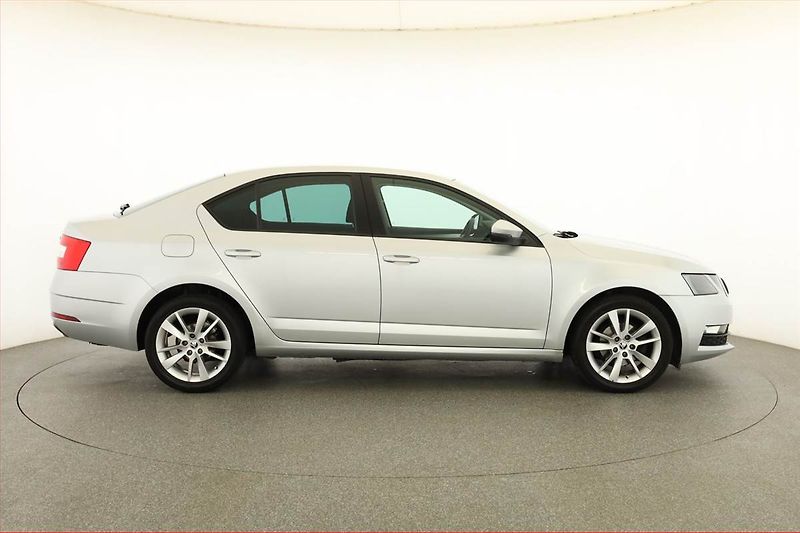 Škoda Octavia (2019) Ambition 1.6 TDI, Serv.kniha - fotka 6 z 19