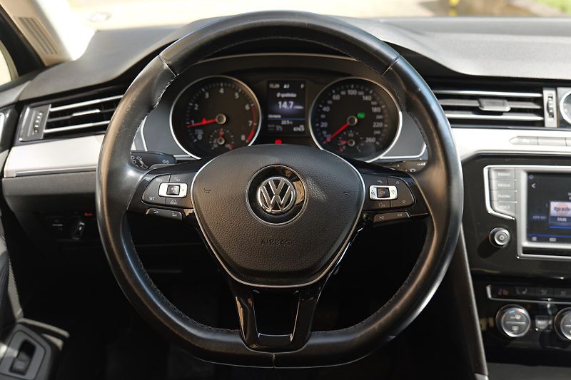 Volkswagen Passat - fotka 17 z 35