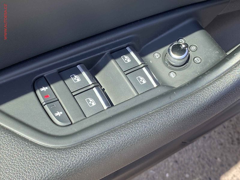 Audi A4 (2016) 1.4 TFSi, Bixen, navi, kůže - fotka 11 z 17