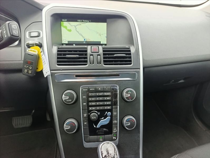 Volvo XC60 2,4 D4 REZERVACE Automat.4x4,N - fotka 17 z 32