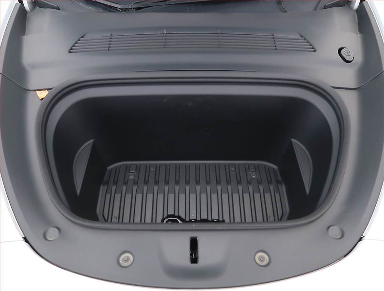 Tesla Model Y (2023) RWD LFP 60kWh, SoH 95% - fotka 15 z 33