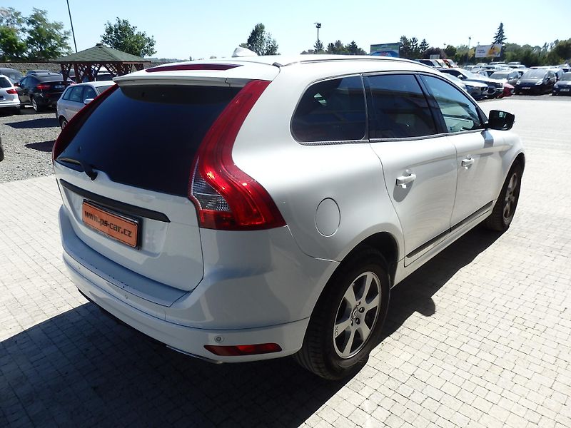 Volvo XC60 2.4 D 158 kW AWD NAVI, ZÁVĚS - fotka 4 z 22