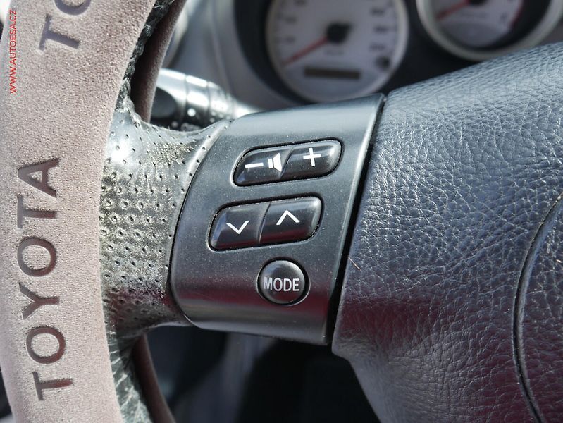 Toyota RAV4 (2005) 2.0 D-4D 4x4, AC, TZ - fotka 14 z 15