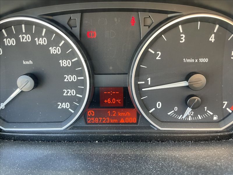 BMW Řada 1 1,6 i 85kw Klimatronic, Výhřev - fotka 16 z 31
