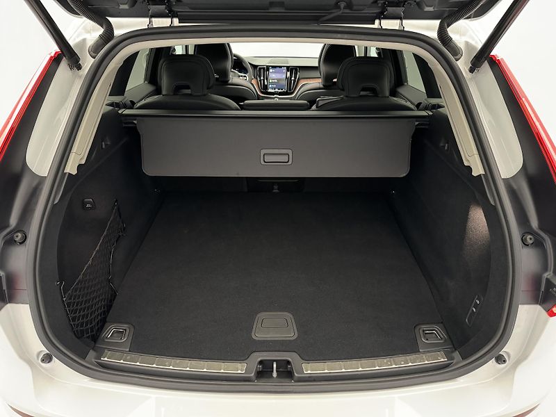 Volvo XC60 T8 AWD RECHARGE BRIGHT PLUS  - fotka 6 z 46