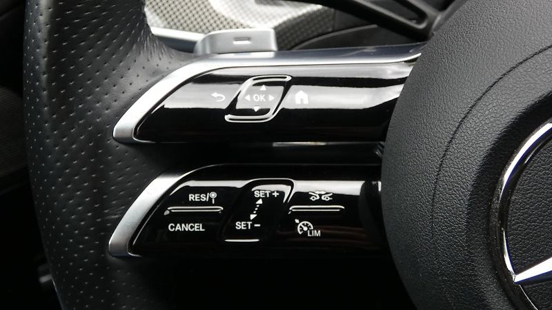 Mercedes-Benz Třídy C Sedan 300 4MATIC - fotka 11 z 23
