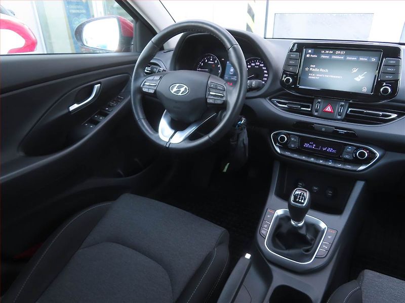 Hyundai i30 (2023) Family 1.5 T-GDI MHEV - fotka 7 z 19