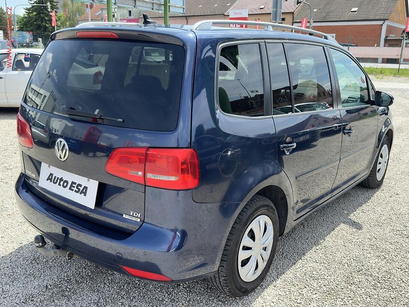 Volkswagen Touran (2013) 1.6 TDi DSG, DSG, AC - fotka 4 z 19