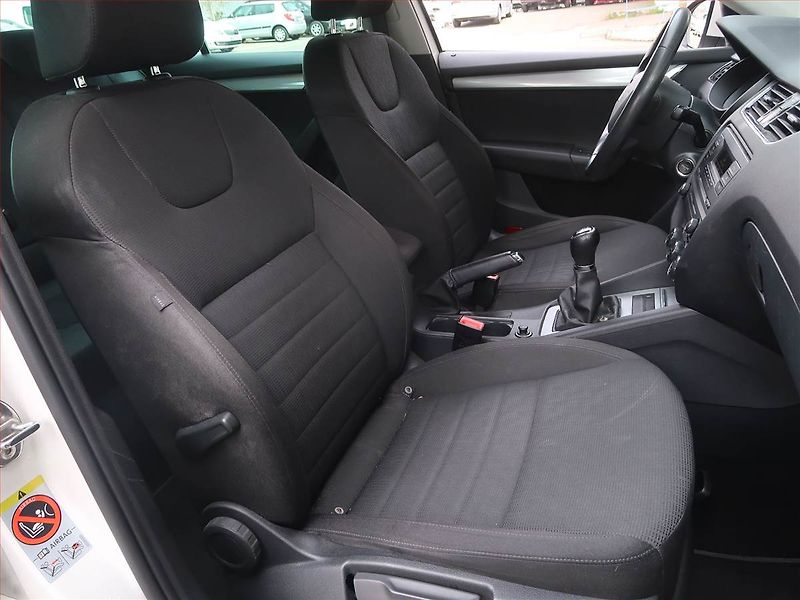 Škoda Octavia (2013) Elegance 2.0 TDI, Serv.kniha - fotka 9 z 16