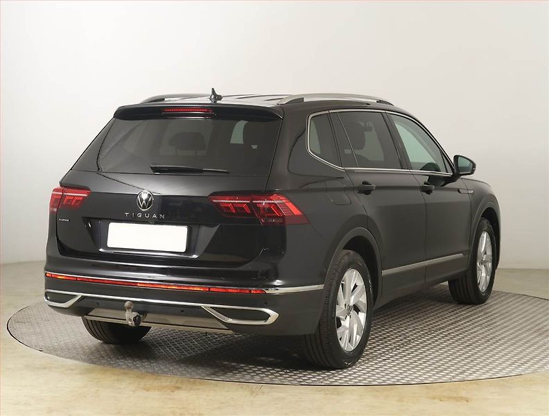 Volkswagen Tiguan Allspace (2023) Elegance 1.5 TSI - fotka 5 z 22