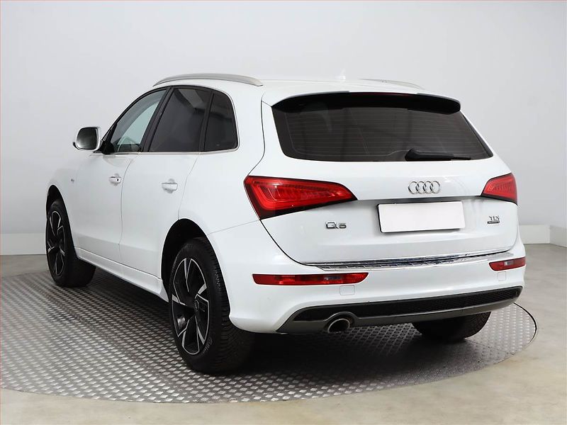 Audi Q5 (2017) 2.0 TDI, 4X4, Automat, Kůže - fotka 4 z 20