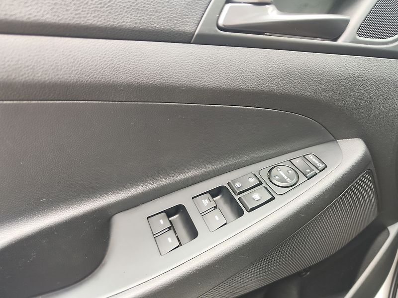 Hyundai Tucson 1.6 T.GDi/130kW Trikolor 4x4 - fotka 28 z 31