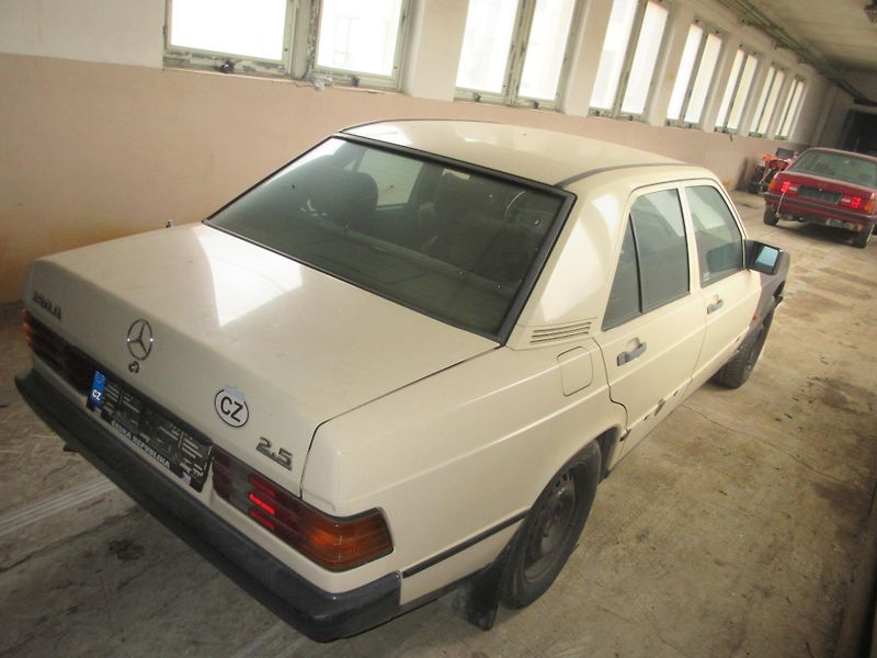 Mercedes-Benz 190 (1987) 2,5 D - fotka 5 z 17