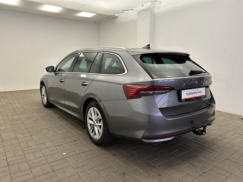 Škoda Octavia 1.5 TSI Top selection - fotka 22 z 25