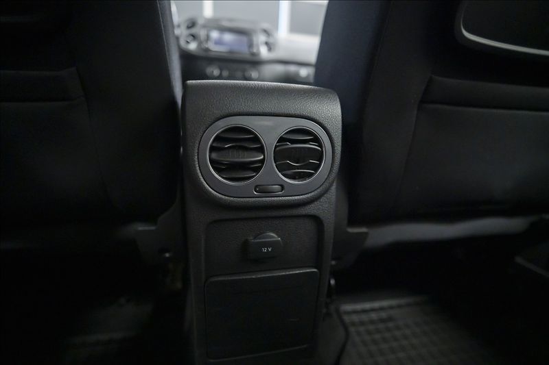 Volkswagen Tiguan 1,4 TSI KAMERA VÝHŘEV TAŽNÉ ČR - fotka 17 z 38