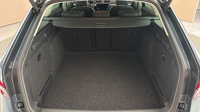 Škoda Superb 2.0 TDI Style Combi - fotka 17 z 29