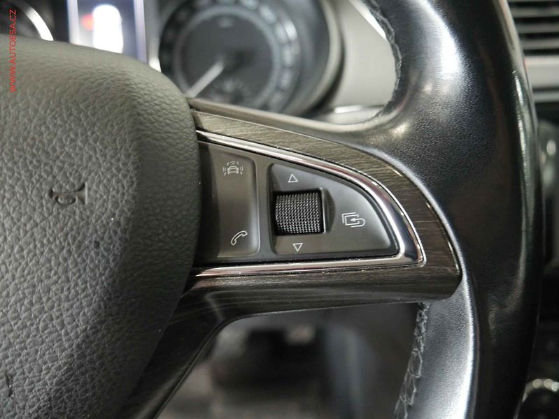 Škoda Octavia (2015) 2.0 TDi 4x4, ČR, DSG, bixen - fotka 13 z 20