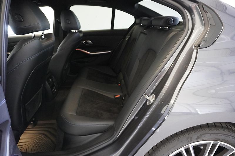 BMW Řada 3 2.0D 140kW M-SPORT,X-DRIVE - fotka 27 z 28