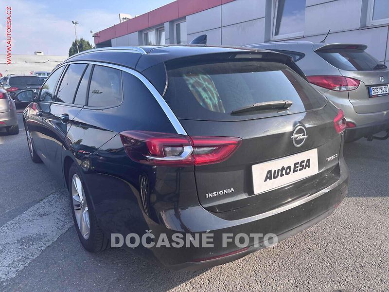 Opel Insignia (2017) 2.0DTi Sports Tourer, AT - fotka 2 z 3