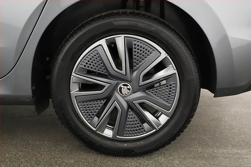 Škoda Fabia (2023) Style Plus 1.0 TSI, Serv.kniha - fotka 20 z 20