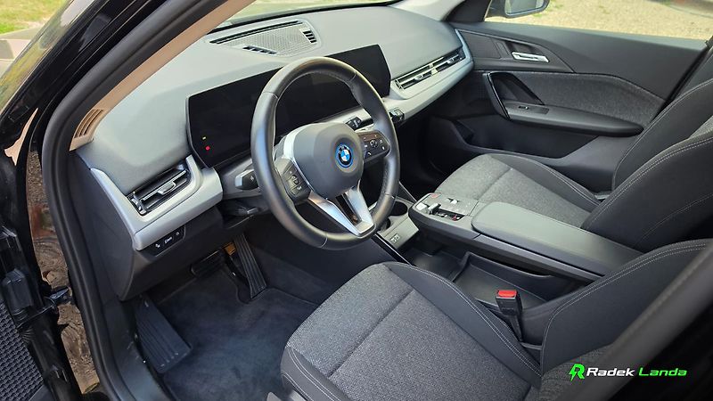 BMW iX1 (2024) - fotka 6 z 13