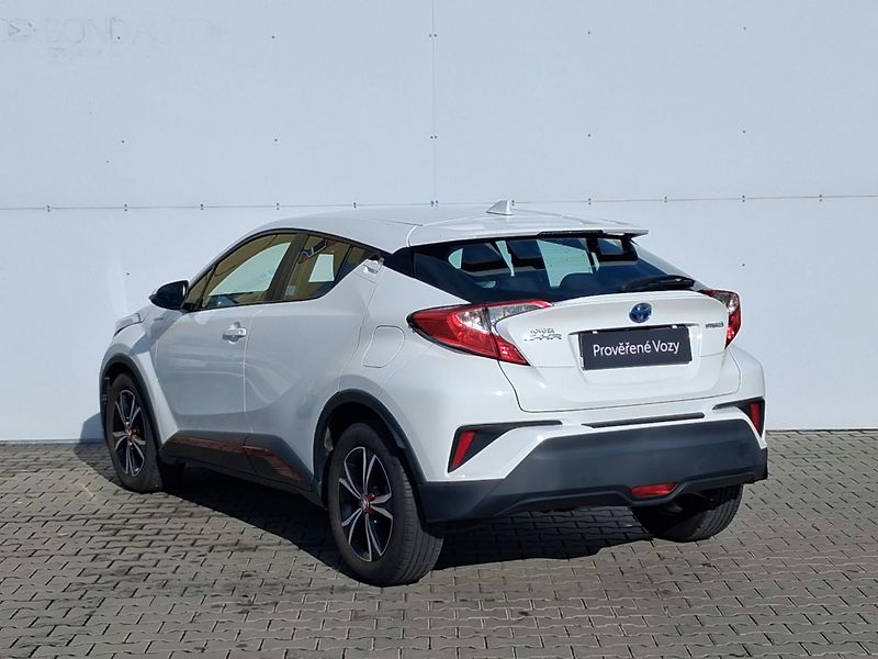 Toyota C-HR 1.8 HSD e-CVT Active - fotka 7 z 21