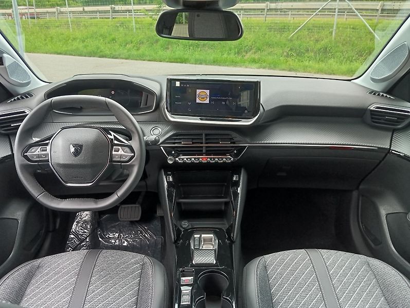 Peugeot 208 (2026) ALLURE Elektro 115 kW / 156 k - fotka 13 z 28
