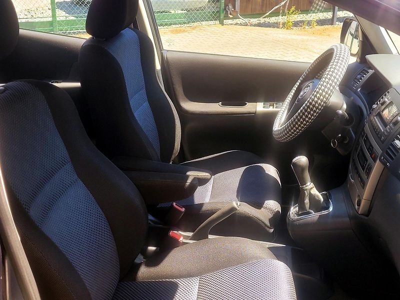 Toyota Corolla Verso 2,0 D-4d AUT.KLIMATIZACE - fotka 29 z 43