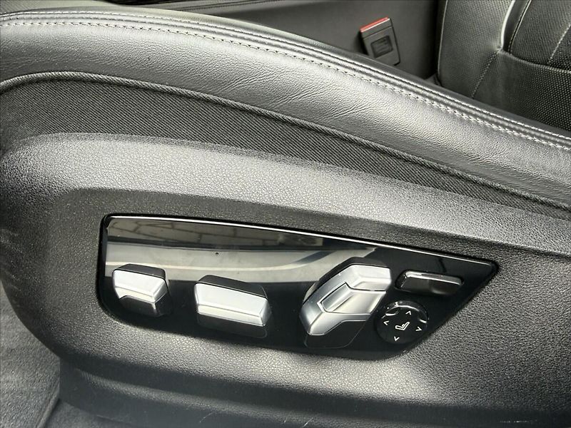 BMW Řada 7 3,0 xDrive 740d - fotka 13 z 39