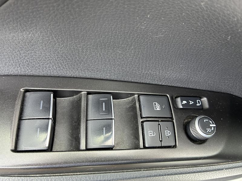 Toyota Camry (2021) 2,5Hybrid Executive  - fotka 8 z 20