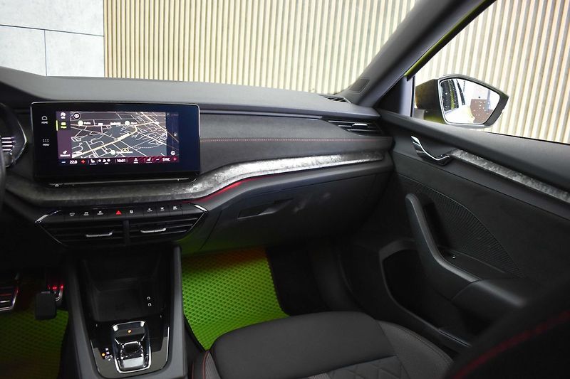 Škoda Octavia RS 2.0 TSI 225kW 2xKOLA*DPH*ČR - fotka 10 z 44