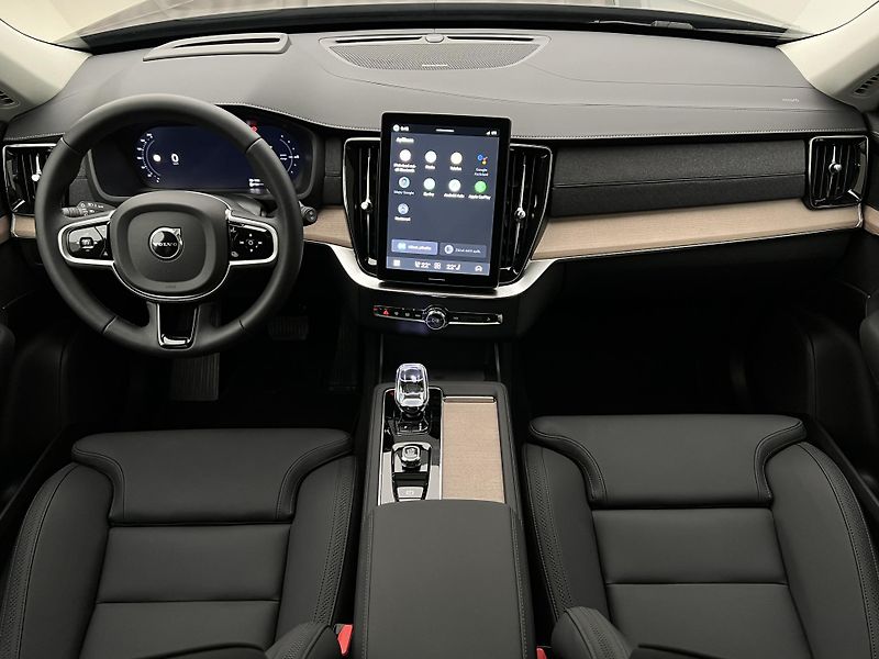 Volvo XC90 T8 AWD RECHARGE PLUS DARK AUT - fotka 2 z 48