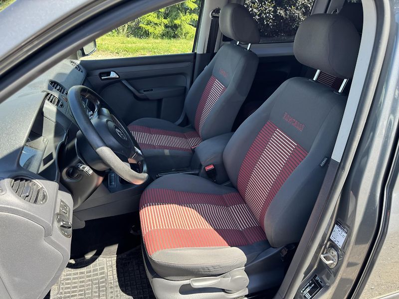Volkswagen Caddy 1.6TDi,75kw,5míst,klima,Tažné. - fotka 22 z 37