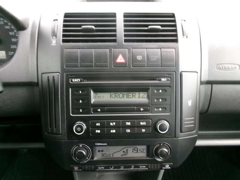 Volkswagen Polo (2006) 1,4 16V COMFORT AC ISOFIX - fotka 16 z 26