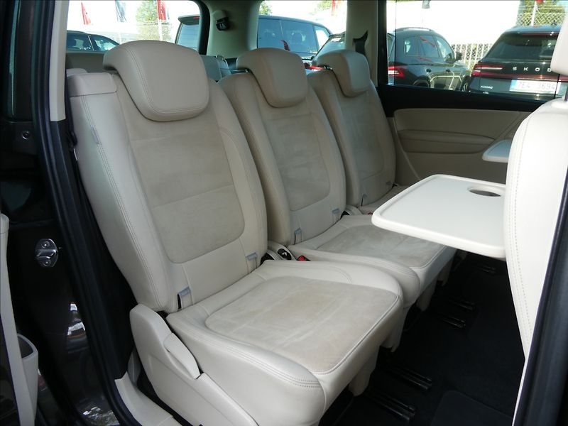 Volkswagen Sharan 2,0 TDi HIGHLINE, rezervace - fotka 28 z 50