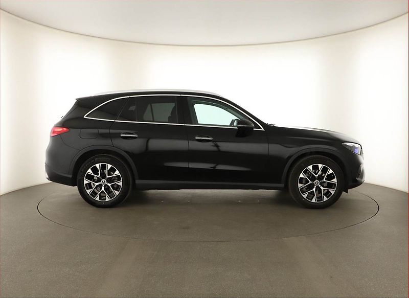 Mercedes-Benz GLC (2025) 200 4MATIC, Avantgarde - fotka 6 z 23