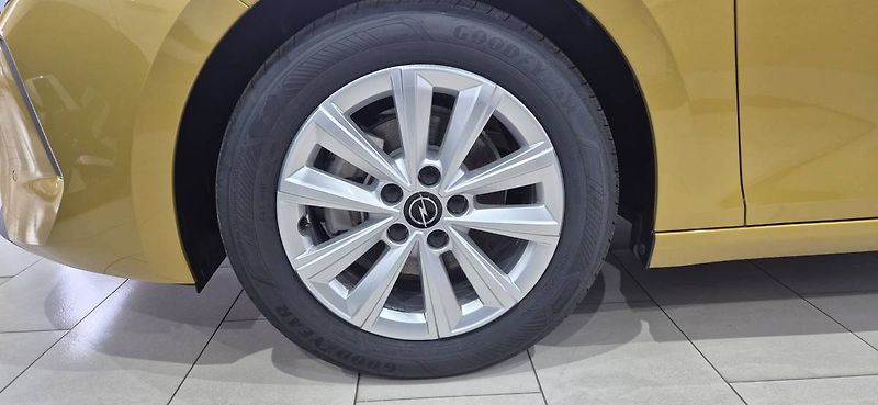 Opel Astra Edition HB 1.2 TURBO (96kW/130 - fotka 31 z 32