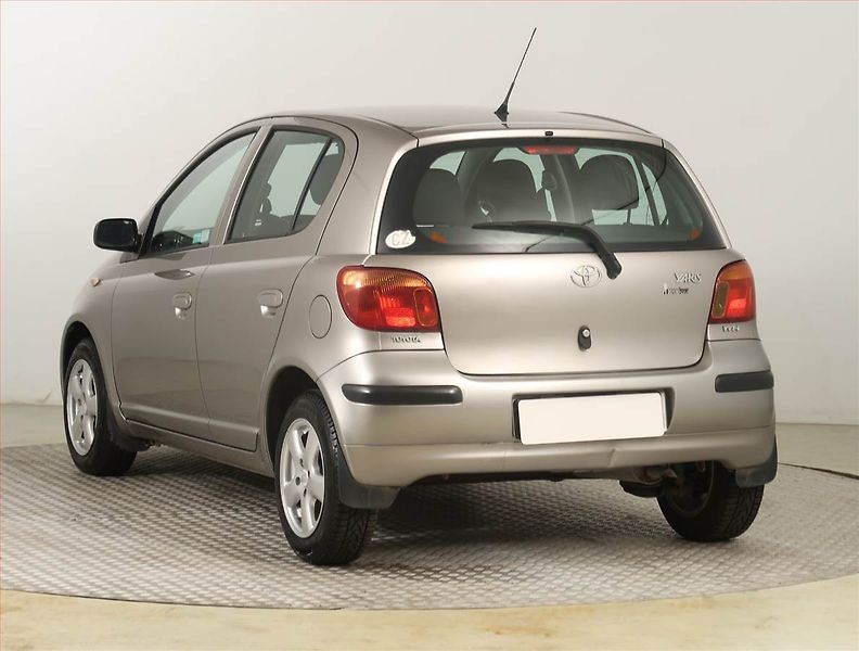 Toyota Yaris (2004) 1.0 VVT-i, po STK, servisované - fotka 4 z 14
