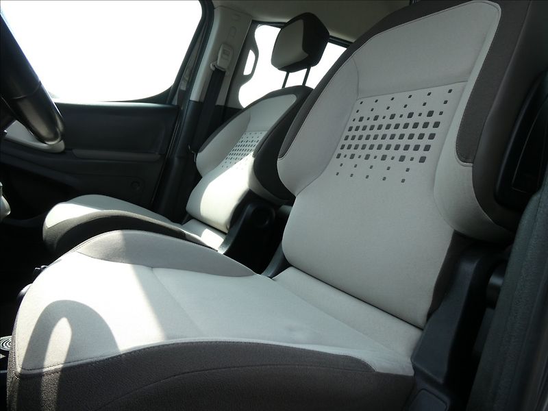 Citroën Berlingo 1,6 HDi 73kW MULTISPACE, závěs - fotka 28 z 37