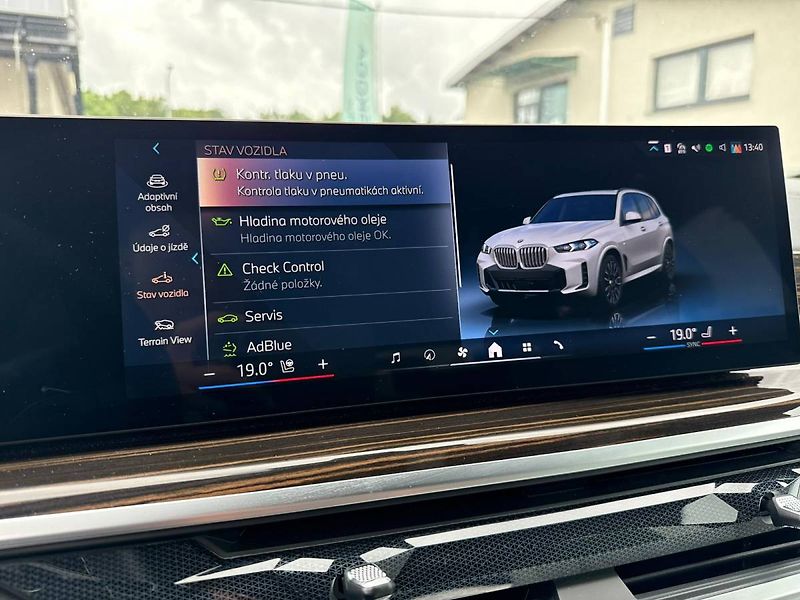 BMW X5 3,0 210 kW xDrive30d - fotka 33 z 55