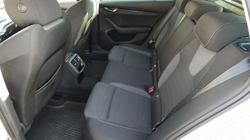 Škoda Octavia Combi 2,0 TDI Ambition - fotka 18 z 20