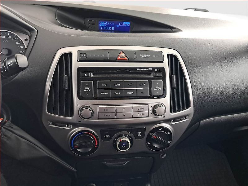 Hyundai i20 (2014) 1.2, Serv.kniha - fotka 12 z 14