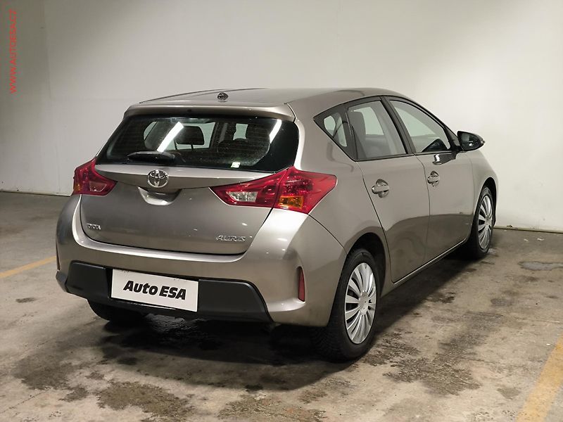 Toyota Auris (2015) 1.3 VVT-i, Cool, +kola - fotka 6 z 17