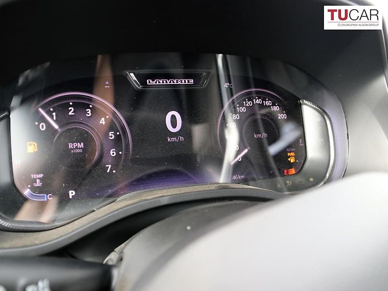 RAM 1500 (2024) Laramie 5.7 V8 HEMI E-Torque - fotka 12 z 38