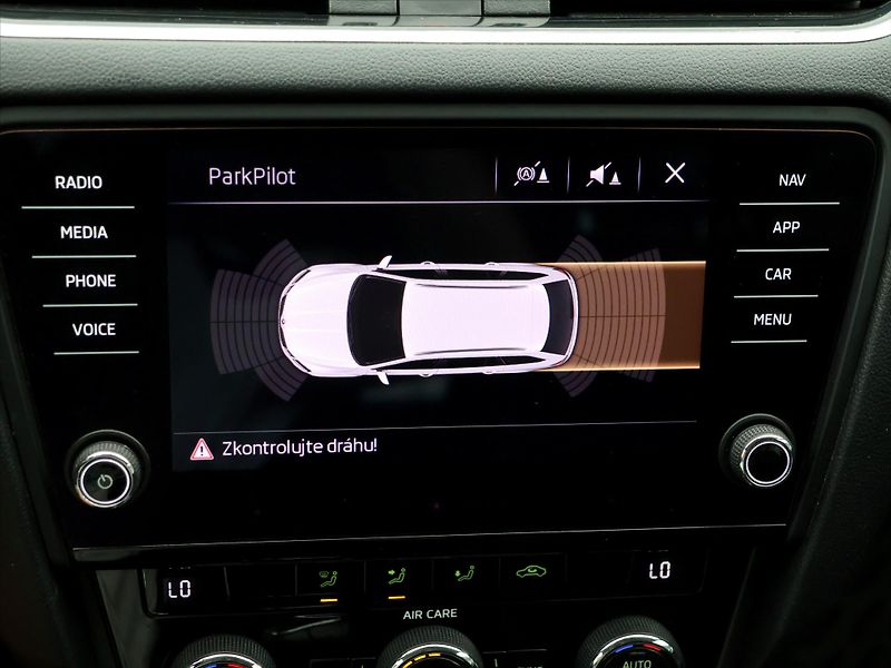 Škoda Octavia 1,6 TDI Ambition LED Navi - fotka 21 z 30