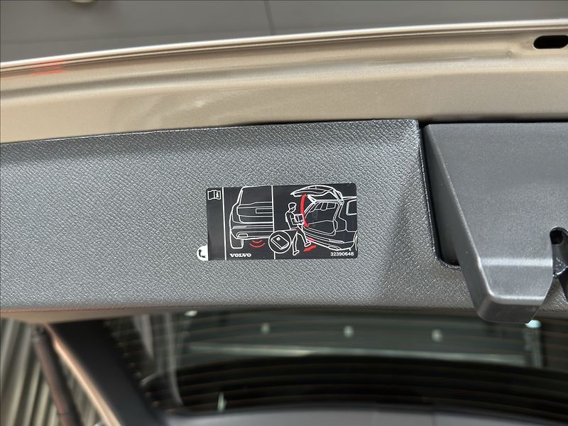 Volvo XC90 (2026) 2,0 T8  Plus Bright - fotka 14 z 25
