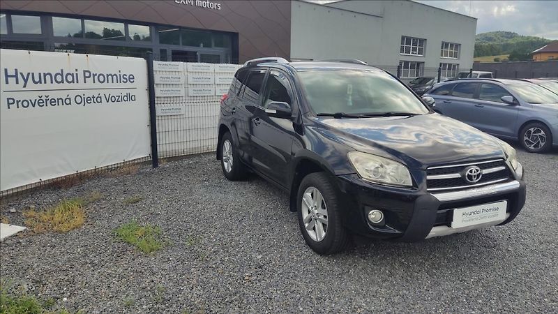 Toyota RAV4 2,2 D-4D 4x4 SOL PREMIUM - fotka 2 z 22